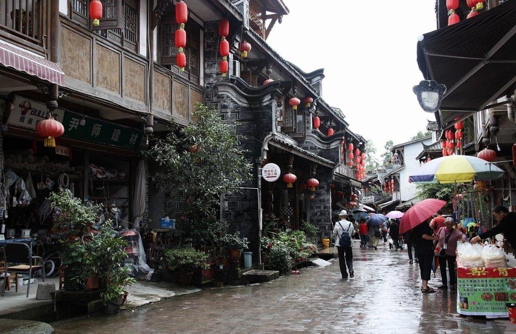 马步芳:雇用9架飞机逃离大陆,晚年甘当糊涂“大使”